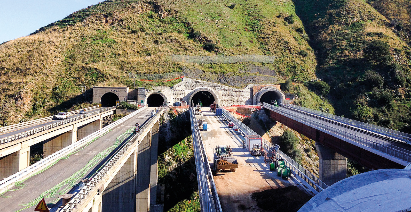 Salerno – Reggio Calabria motorway, Paci tunnel (Reggio Calabria)